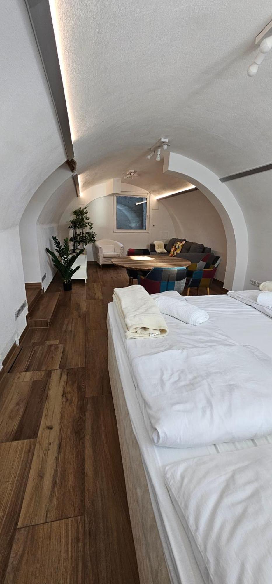 The Modern Cave Lodge Stuttgart Exterior photo